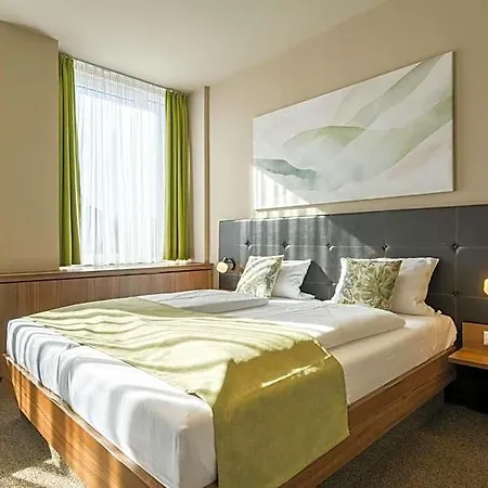 Joesepp's Am Schweizerberg Hotel 3*